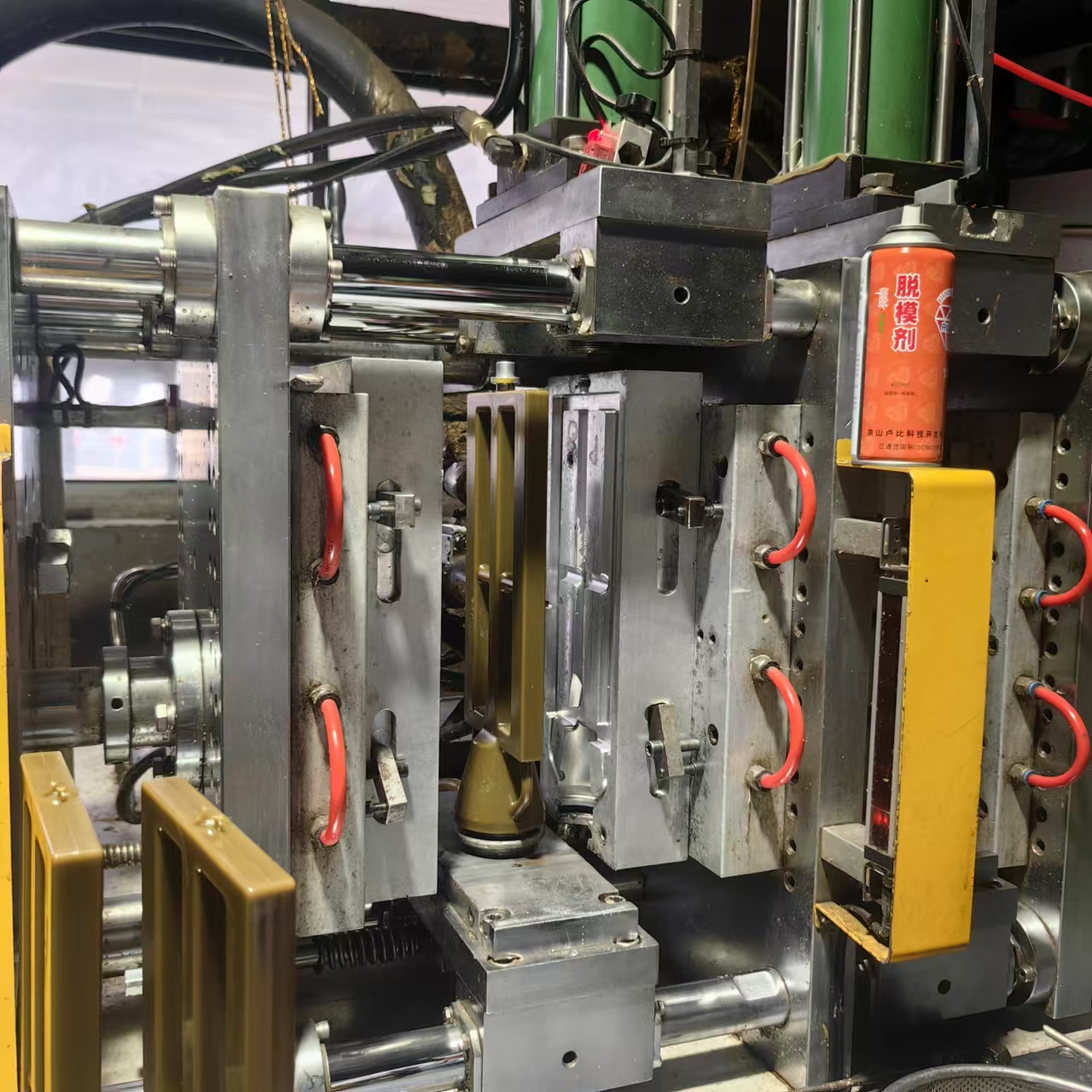 Why Medium Temperature Wax is Ideal for Precision Casting