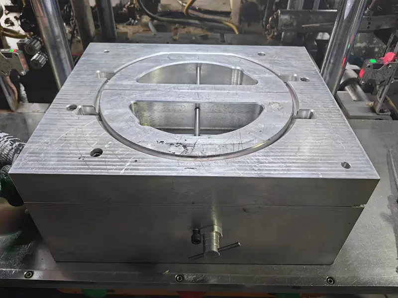 Copper alloy casting121m